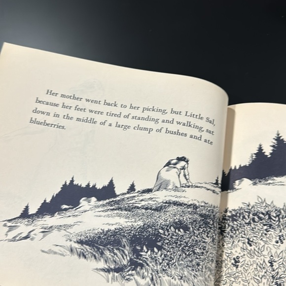 Blueberries for Sal by Robert McCloskey - Vintage Softcover Children’s Book - Picture 8 of 11